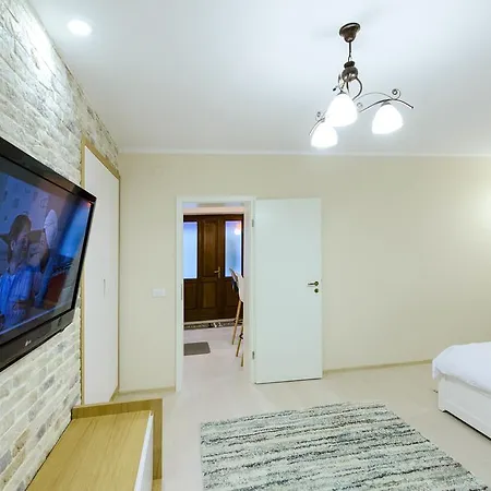 Апартаменти Bella Studio Old Town Брашов